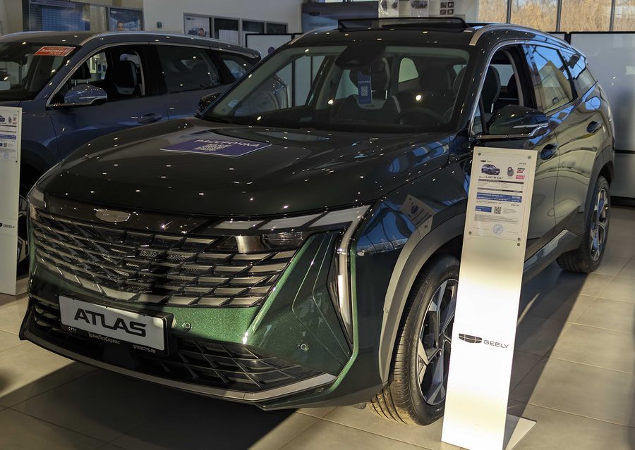 Geely Atlas: поколения и отличия