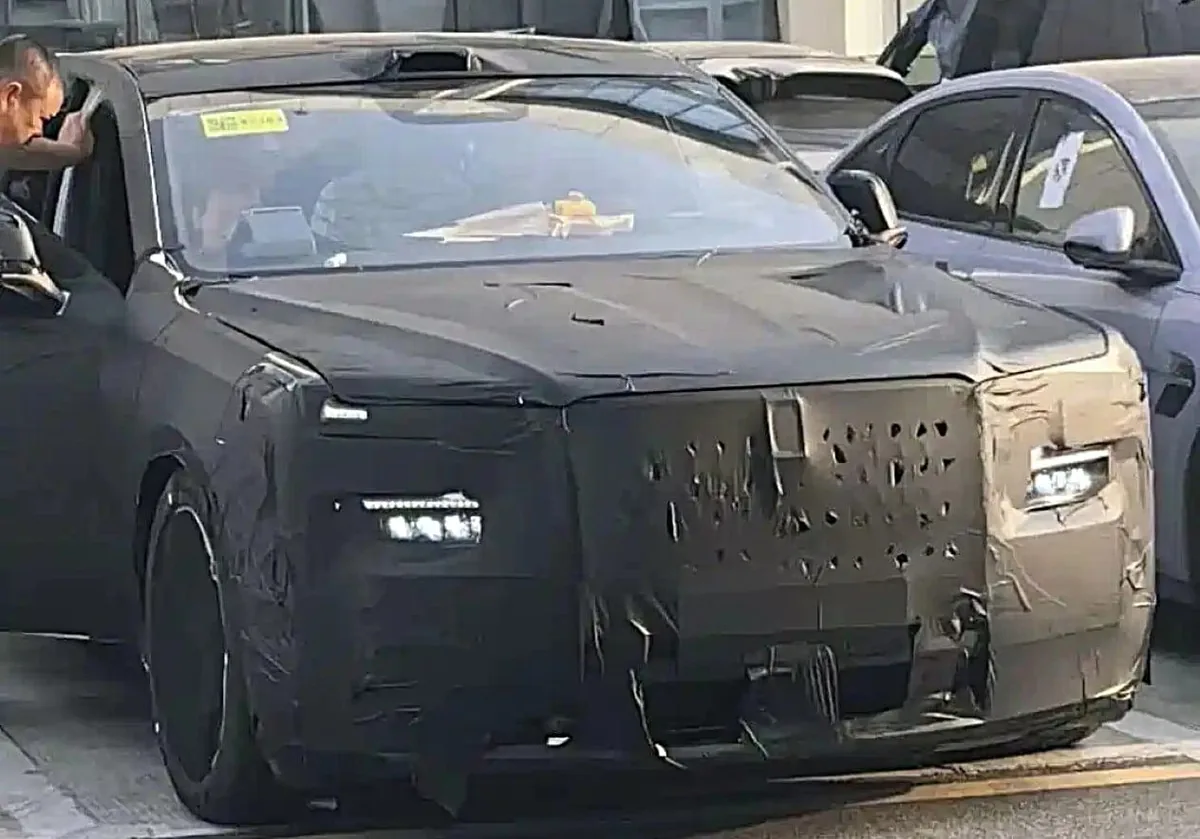 BYD Yangwang HU — шпионские фото флагманского седана перед дебютом в ОАЭ