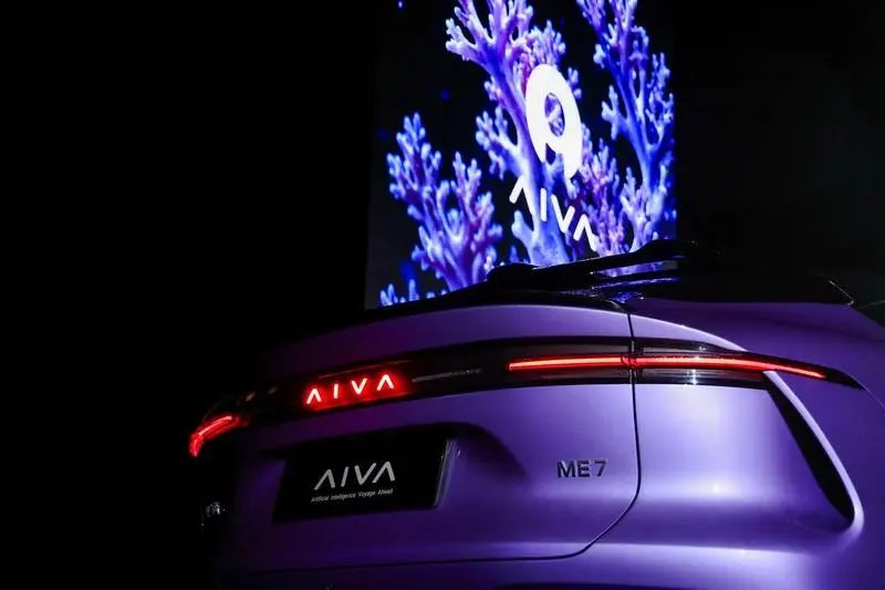 Бренд Aiva представил первый серийный кроссовер ME7 на Парижской недели моды