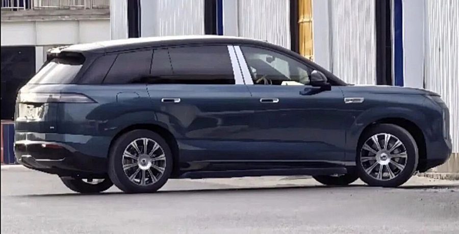 Электрический BYD Denza N8 заметили без камуфляжа на заводе в Китае
