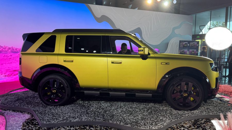Chery Jaguar Land Rover представила five-seater версию SUV Freelander 8